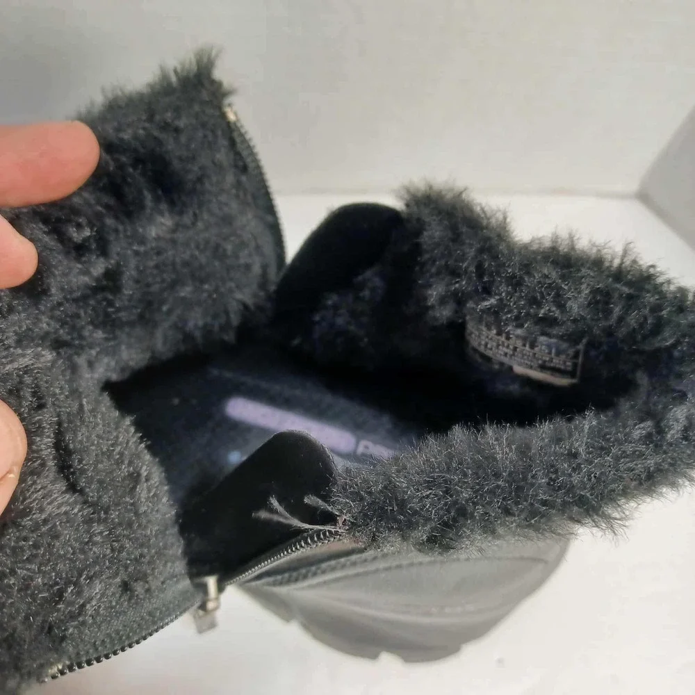 Skechers Relaxed Fit Black‎ Ankle Boots Womens Size 8 Side Zip Faux Fur